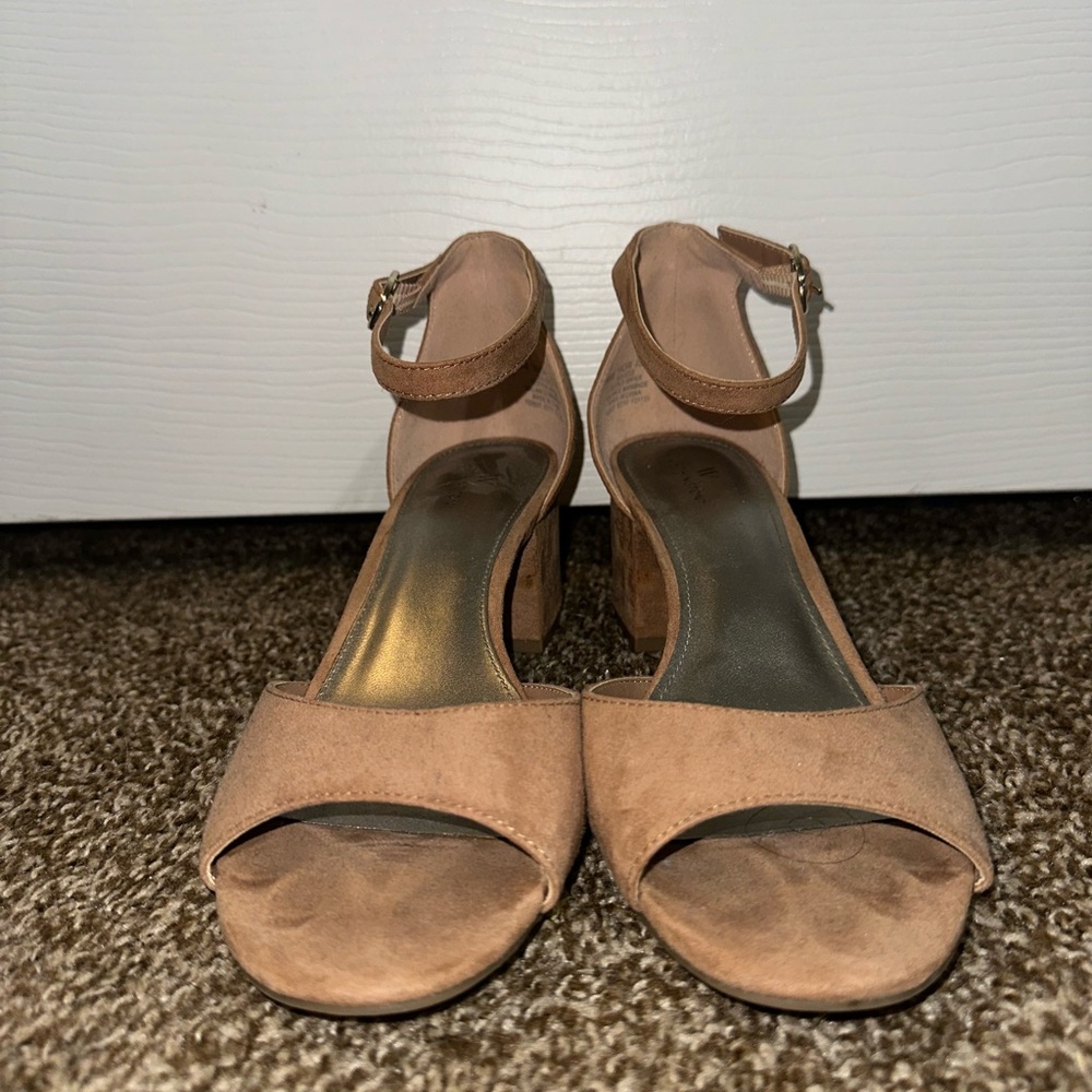 Naturalizer Tan Heels